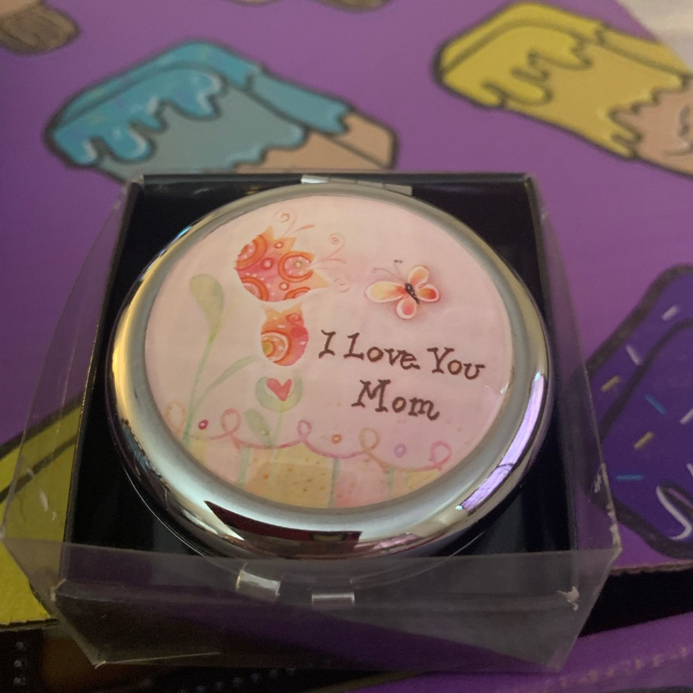 Mirror compact by Gift Alliance Inc.